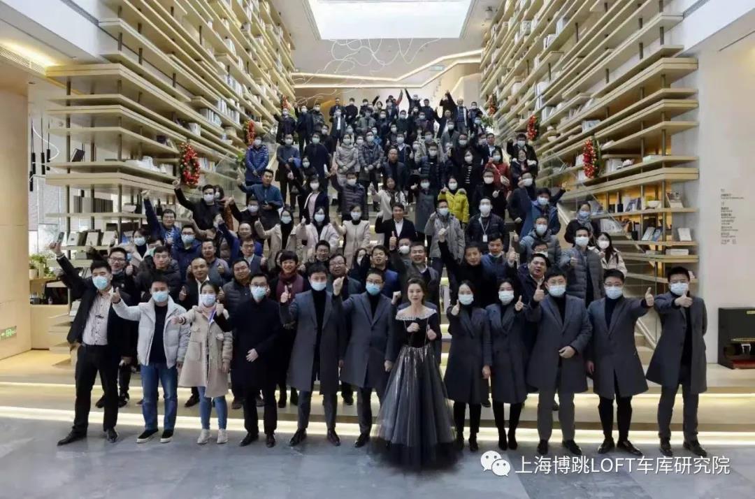 珠海全国一百多人在华侨城汉口道6号参观研讨LOFT专利车库技术！